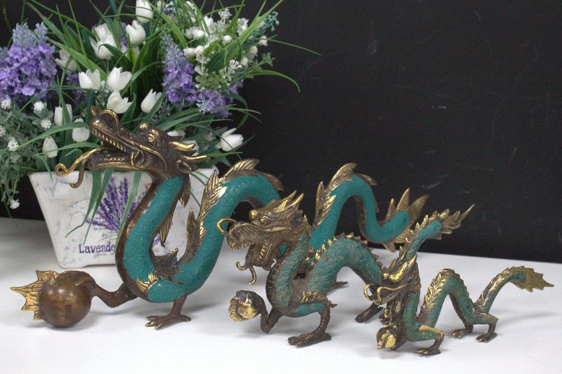 Fengshui - Dragon Moyen avec Balle - 27cm