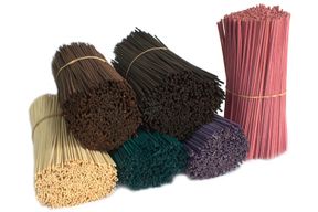 Tiges de Rotin Fuschia 500g - 25cm x 3mm