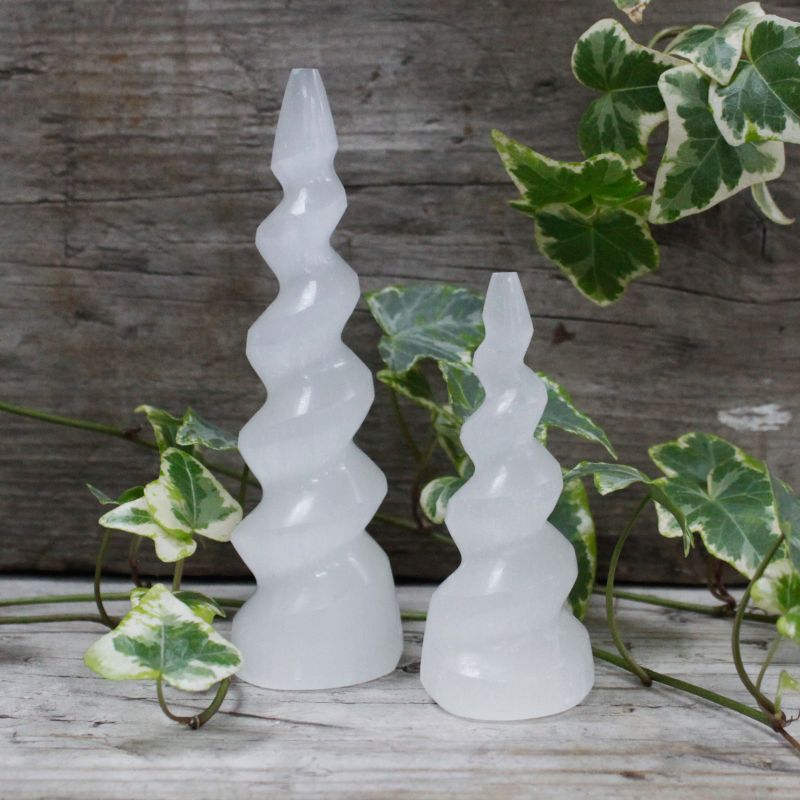 Tour Sélénite spirale licorne - 15 cm
