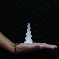 Tour Sélénite Spirale Licorne - 10 cm
