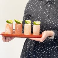 Set de 4 Shooter en Sel d'Himalaya avec Plateau de Service en Bois