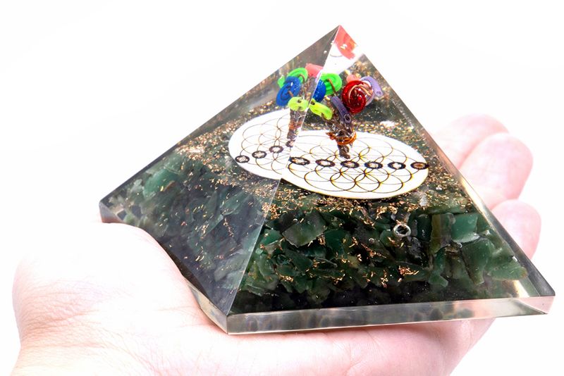 Pyramide Orgonite - Aventurine Verte et Fleur de Vie - 70mm