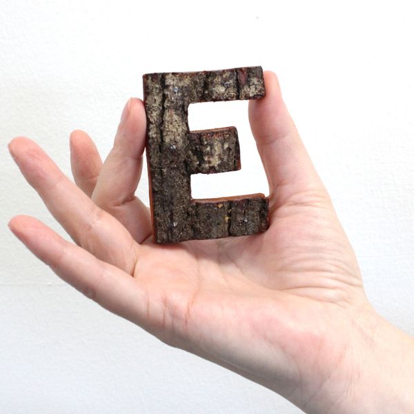 Lettre Rustique en Écorce - "E" (12) - Petit 7cm