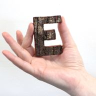Lettre Rustique en Écorce  - "E" (12) - Petit 7cm