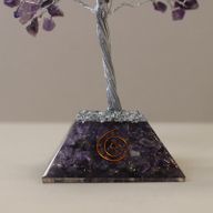 Arbre à Pierres Précieuses avec Base en Orgonite - 160 Pierres - Améthyste