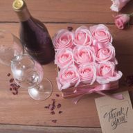 Coffret Cadeau de Fleurs de Savon - 9 Roses Roses - Carré