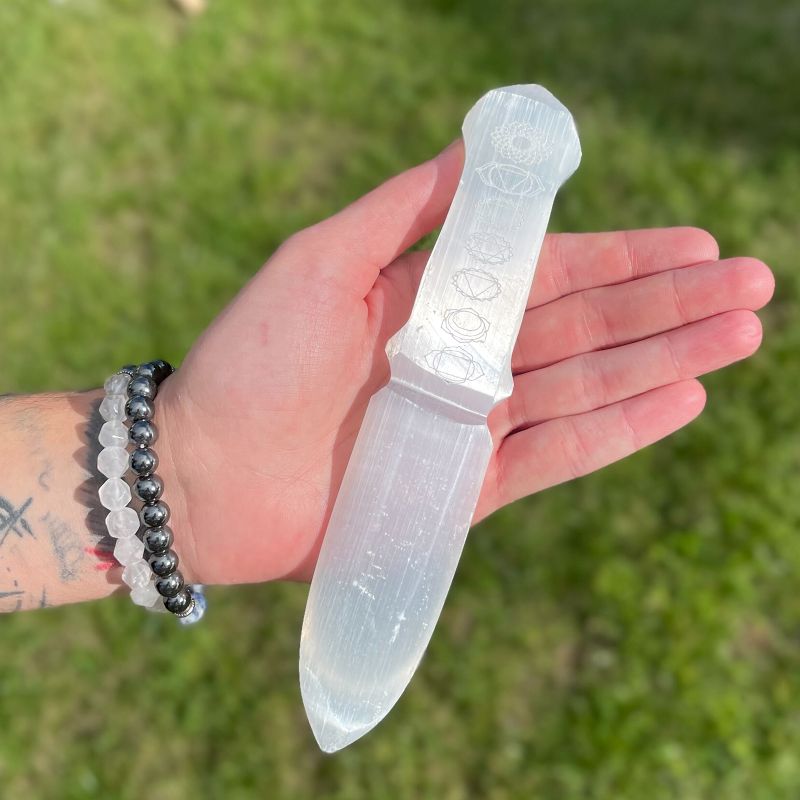 Couteau de Rituel en Sélénite - Chakra