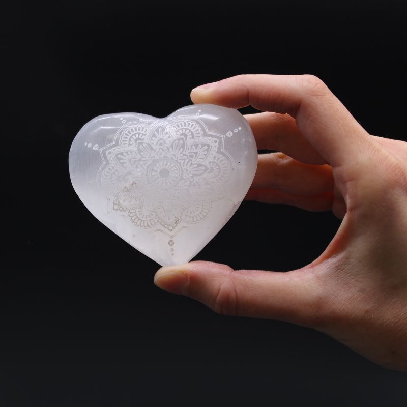 Coeur de Sélénite - 7-8cm - Mandala Gravé