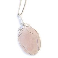 Collier de pierres précieuses enveloppées de tourbillons - Quartz rose