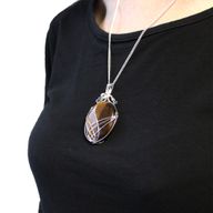Collier de pierres précieuses enveloppées de tourbillons - Oeil de Tigre