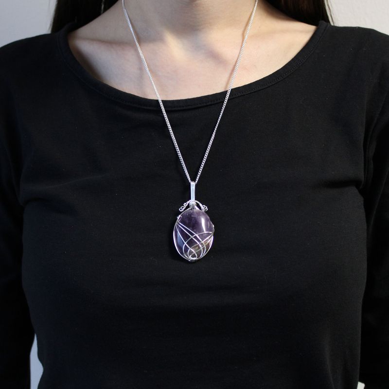 Collier de pierres précieuses enveloppées de tourbillons - Améthyste