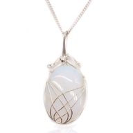 Collier de pierres précieuses enveloppées de tourbillons - Opalite