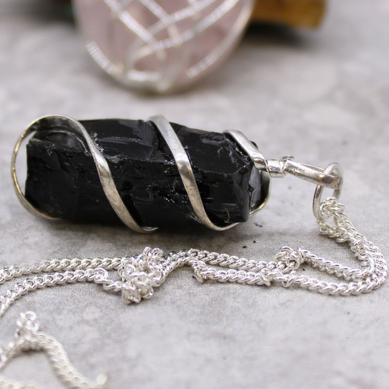 Collier de pierres précieuses enveloppées en cascade - Onyx noir brut