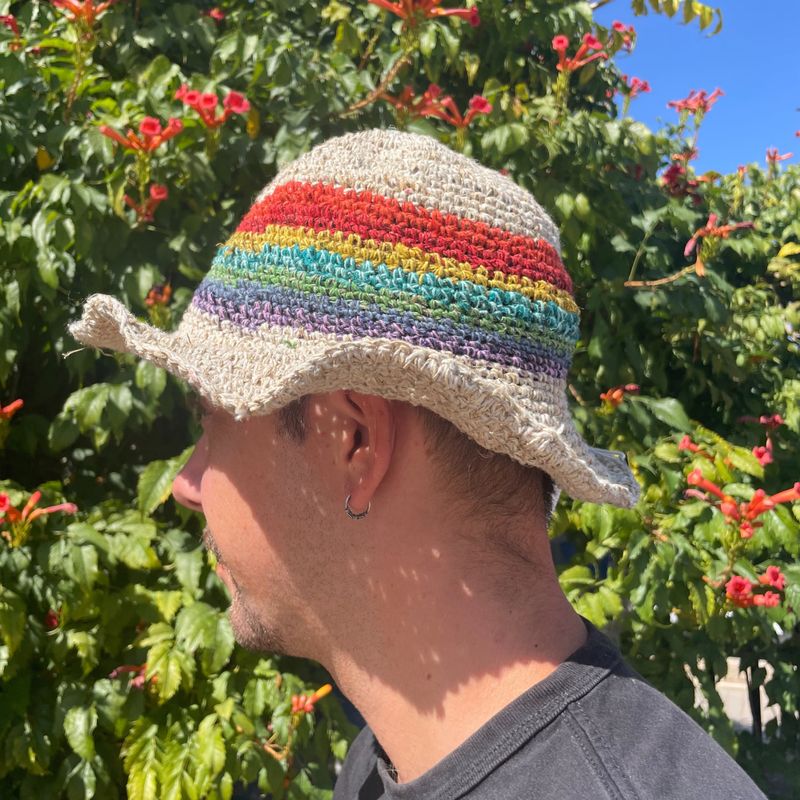 Chapeau Boho Festival chanvre & coton tricoté – Arc-en-ciel
