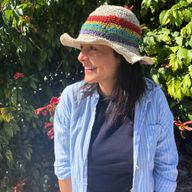 Chapeau Boho Festival chanvre & coton tricoté – Arc-en-ciel