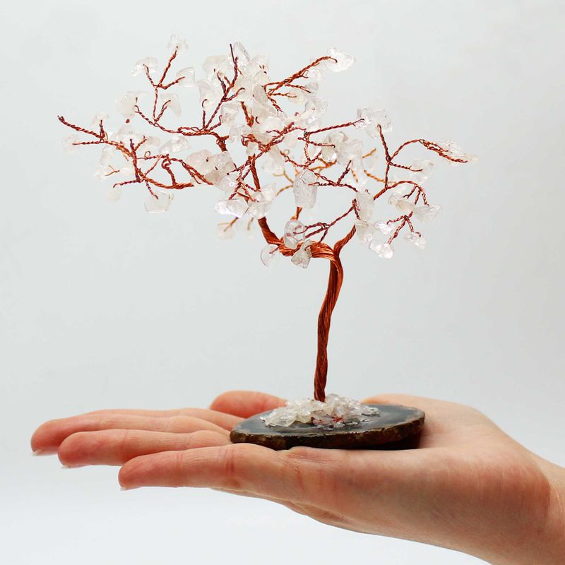 Grand Arbre de Pierres Précieuses - Quartz de Roche sur Base d'Agate Noire (100 pierres)