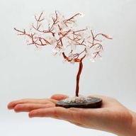 Grand Arbre de Pierres Précieuses - Quartz de Roche sur Base d'Agate Noire (100 pierres)