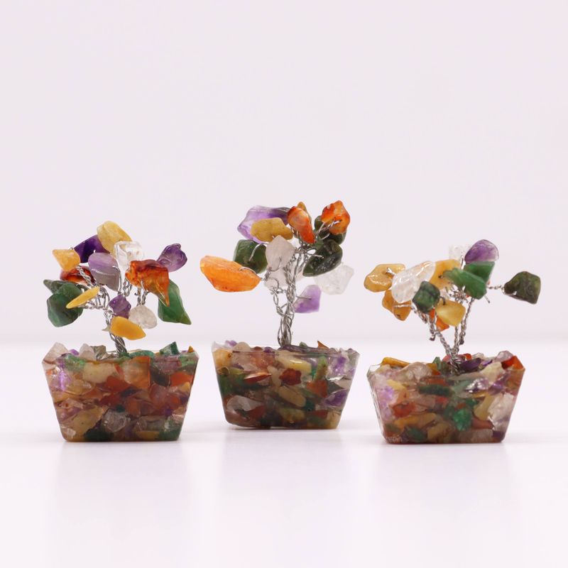 Mini Arbres de Gemmes sur Base d'Orgonite - Multi Pierres (15 pierres)