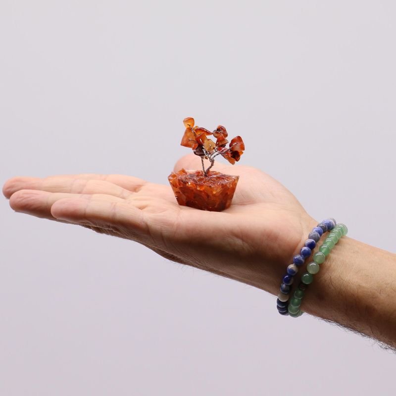 Mini Arbres de Gemmes sur Base d'Orgonite - Cornaline (15 pierres)