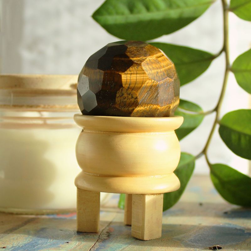 Boule de Guérison à Facettes avec Gemmes et Support - Oeil de Tigre