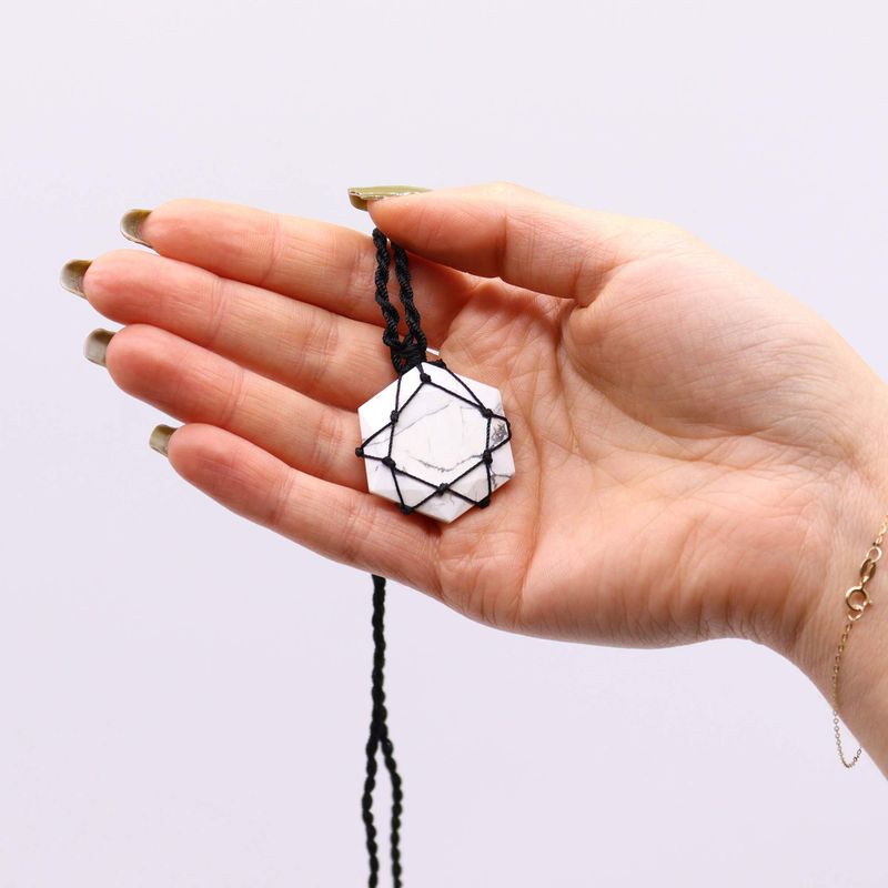 Pendentif Hexagone en Gemmes Lacées - Howlite blanche