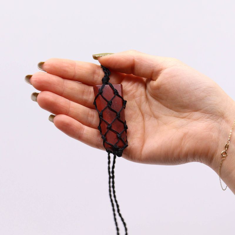 Pendentif à Pointe Plate avec Gemmes Lacées - Jaspe Rouge