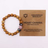 Bracelet de Chakra Coeur en Cèdre avec Quartz Rose