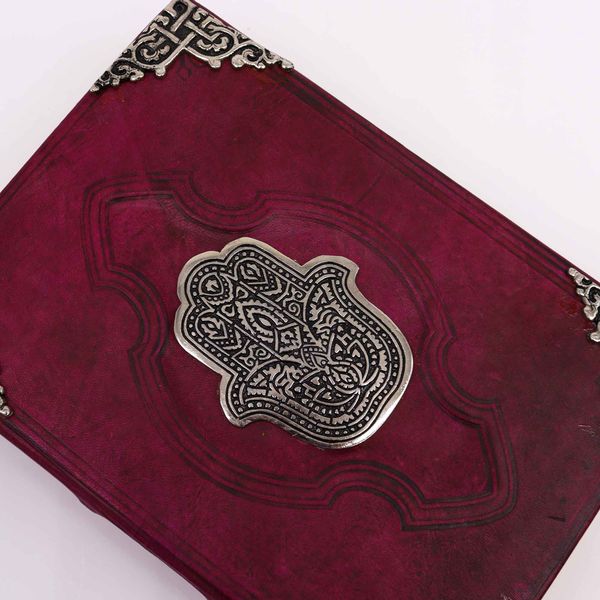 Livre Heafty Red Tan - Décor hamsa en zinc - 200 pages à bords pontés - 26x18cm