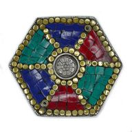 Plaque hexagonale, décor tibétain, porte-cône et bâton