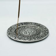 Porte-encens rond Om en aluminium poli 11 cm