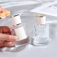 Rose Doux - Flacon rond nervuré de 30 ml, vaporisateur et bouchon