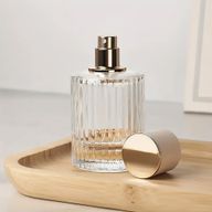 Rouge- Flacon rond nervuré de 30 ml, spray et bouchon