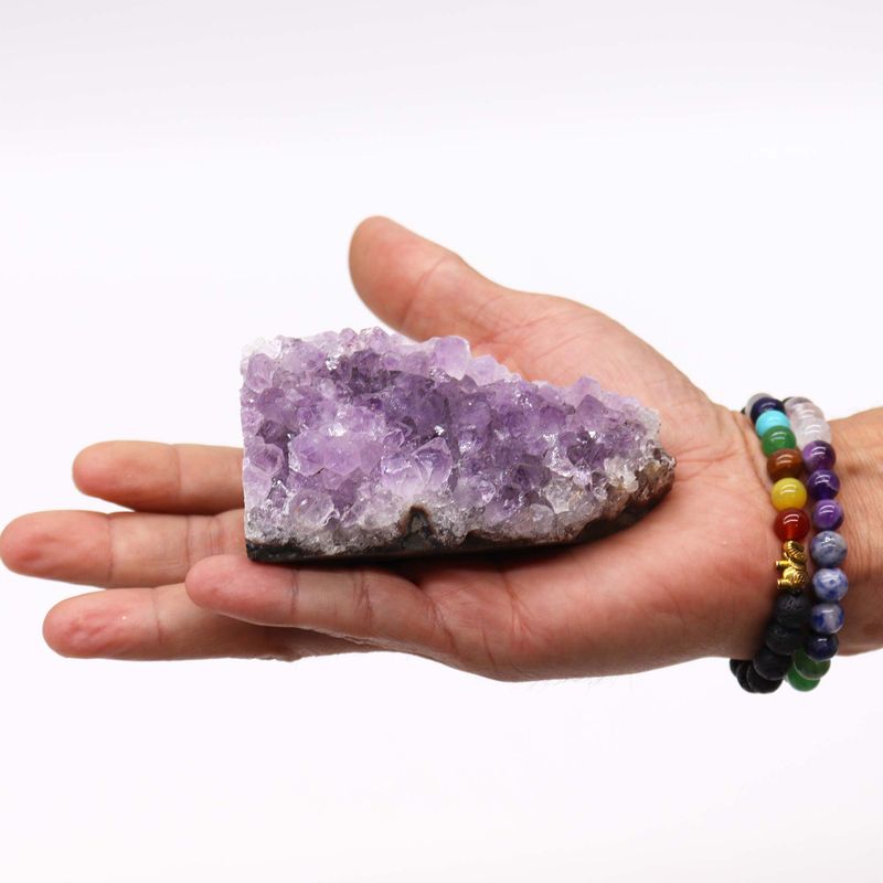 Grappe d'améthyste naturelle de qualité moyenne (environ 350-450 g 7,5-10 cm)