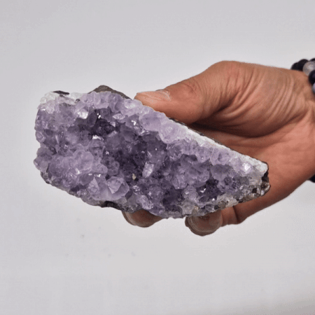 Grappe d'améthyste naturelle de qualité moyenne (environ 350-450 g 7,5-10 cm)