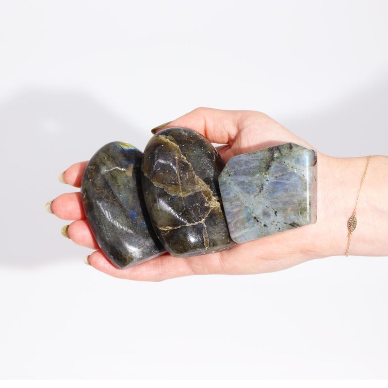 Pierres tombales en labradorite de Madagascar (environ 80-168 g, 40-60 mm)