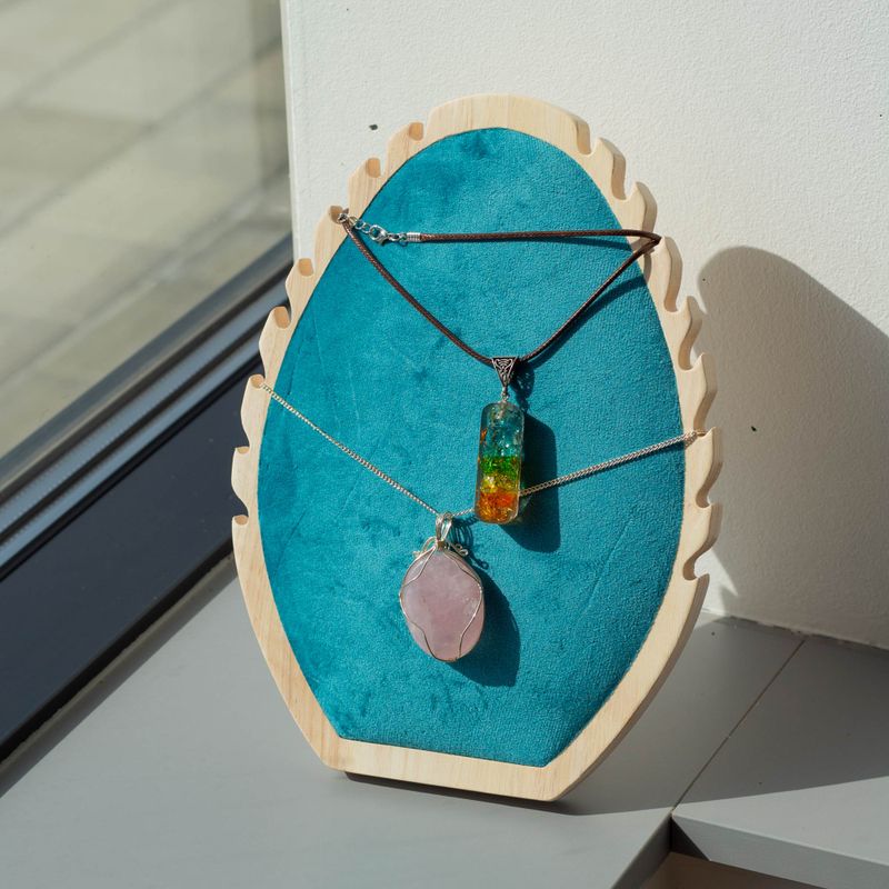 Petit présentoir à colliers ovale 19x13cm