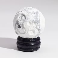 Planète en Howlite Blanc socle Goldstone Pierre de soleil