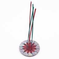 Porte-encens en pierre à savon Disque 10 cm - Fleur de Soleil (porte 5 bâtonnets)