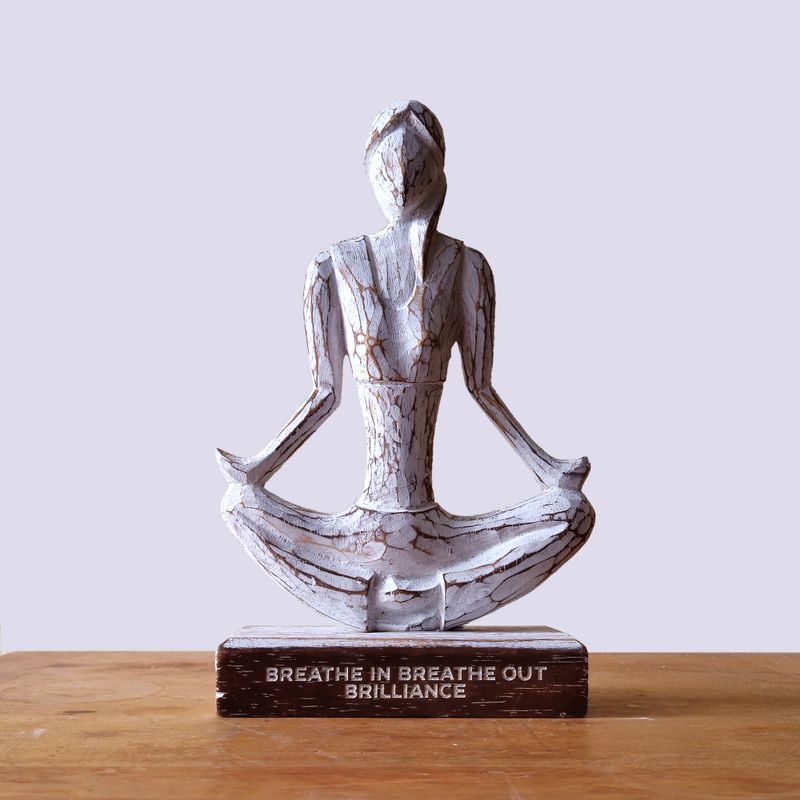 Dame de Yoga en Bois - Blanchi - Pose Facile - "Inspire Expire Brillance"