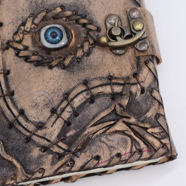 Grand Livre en Papier Antique