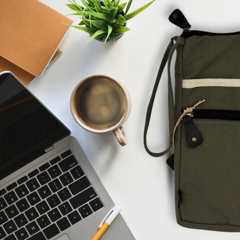 Grande pochette pour ordinateur portable en toile- Olive