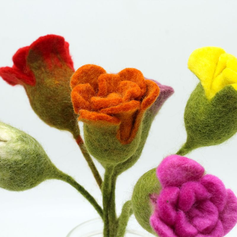 Fleurs en Feutre - Roses (couleurs assorties)