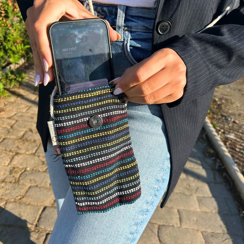 Pochette Porte- téléphone Noire et Multicolore - motif renard