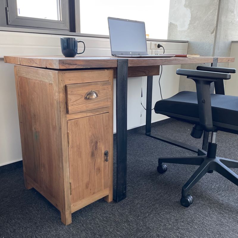 Bureau en bois recyclé et fer (tiroirs non inclus)