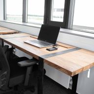 Bureau en bois recyclé et fer (tiroirs non inclus)