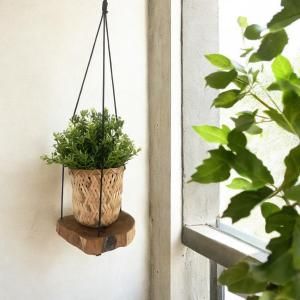 Étagères suspendues en bois