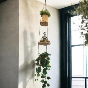 Étagères suspendues en bois