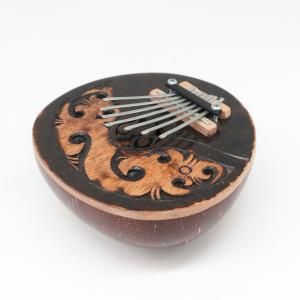 Instrument de musique décoratif en bois