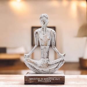 Statues de yoga en bois
