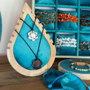 Présentoirs de colliers et accessoires